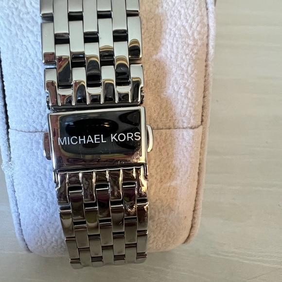 Michael Kors Crystal Watch - Pink and silver - bling Barbie Vibes - Picture 9 of 9